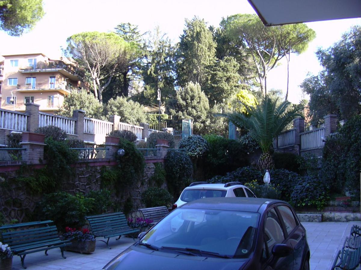 Casa Per Ferie Suore Domenicane Roma Exterior foto
